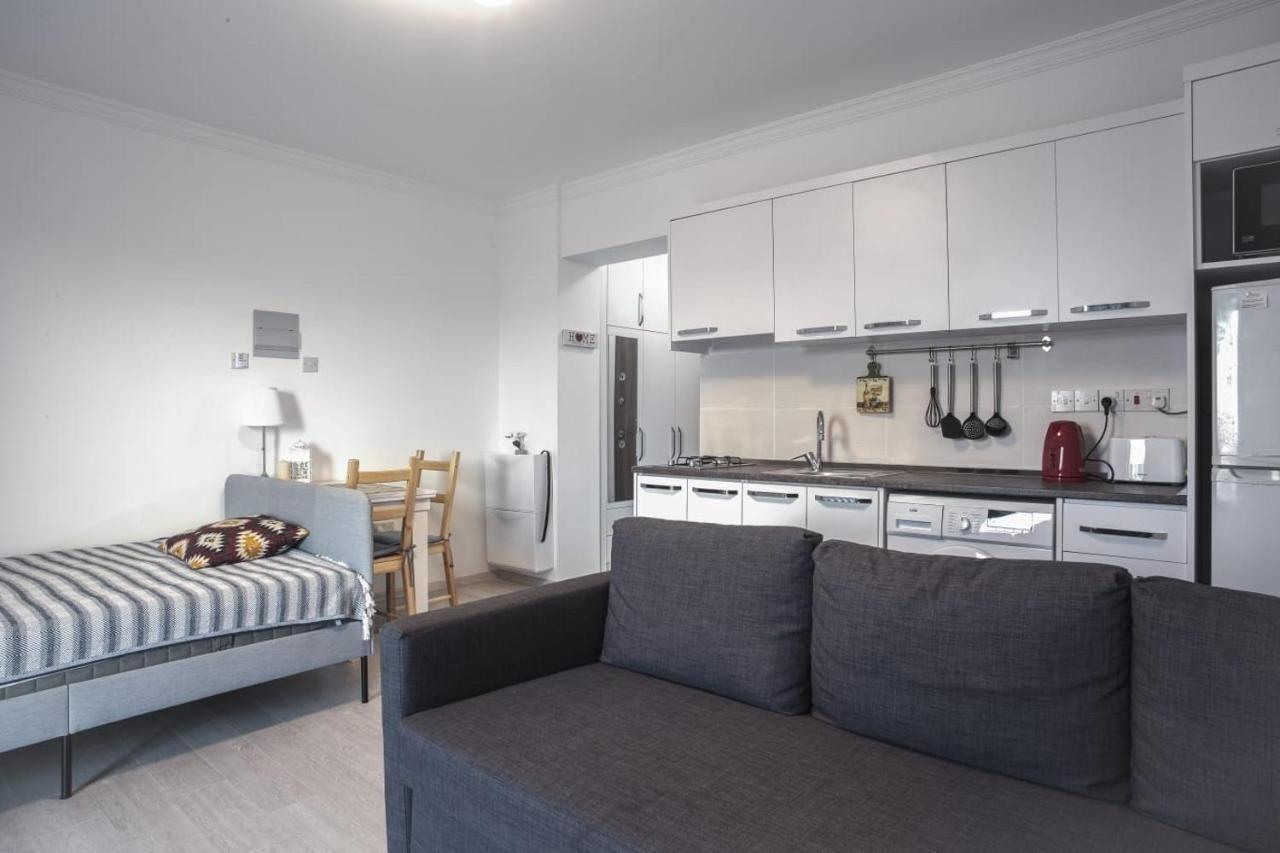 Royal Life Residence Poseidon Studio Trikomo Eksteriør bilde